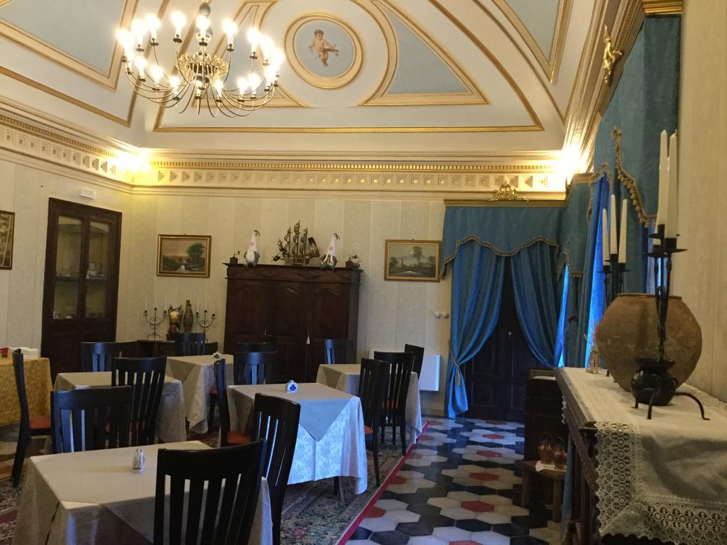Palazzo Diamante Hotel Calascio ภายนอก รูปภาพ
